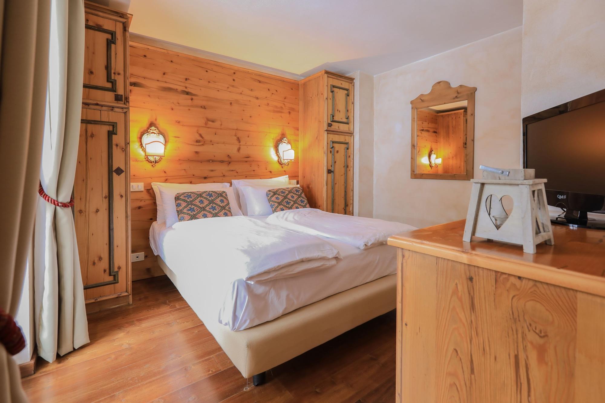 Hotel Perla Мадона ди Кампильо Екстериор снимка