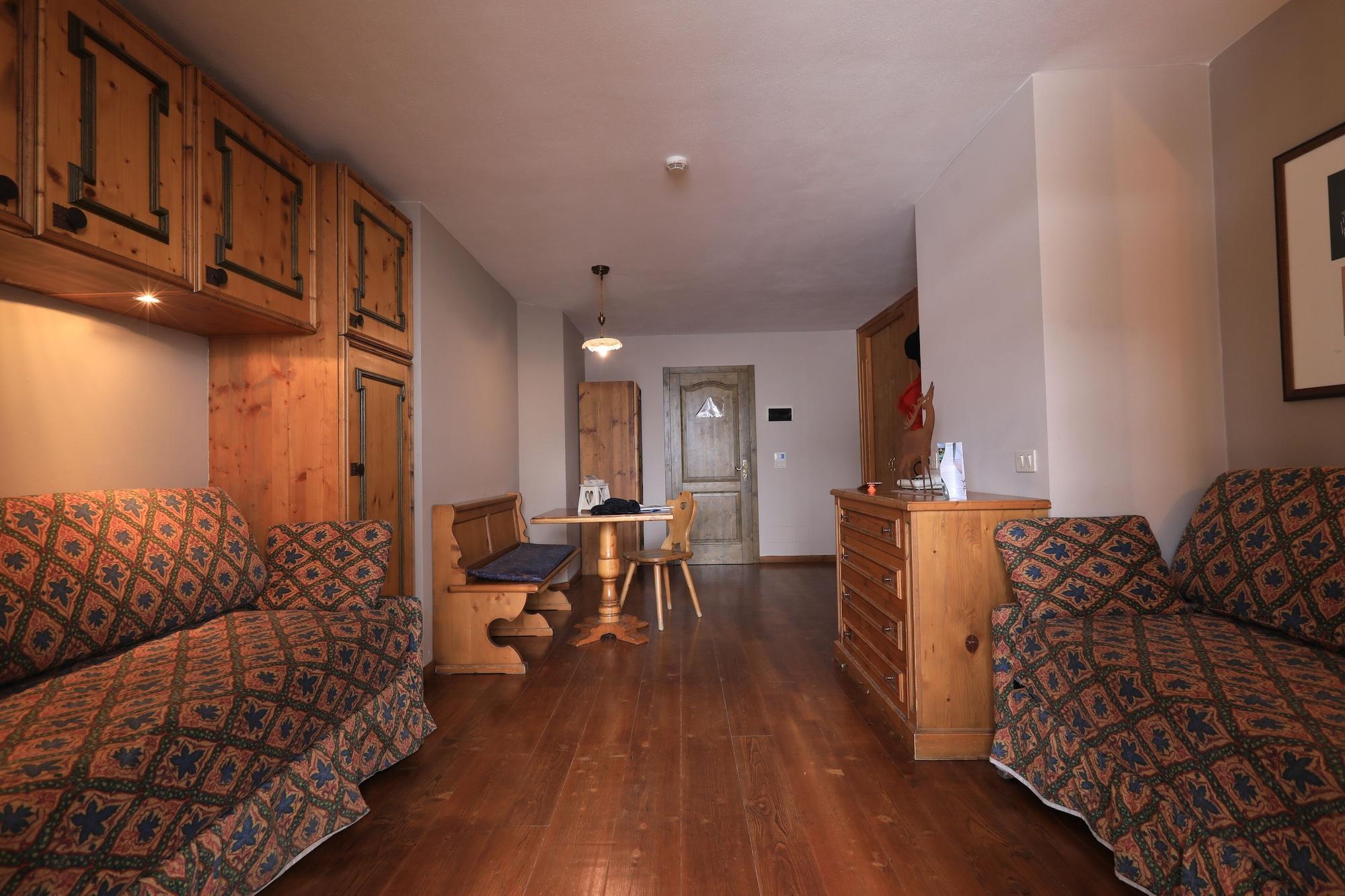 Hotel Perla Мадона ди Кампильо Екстериор снимка