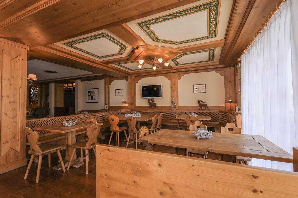 Hotel Perla Мадона ди Кампильо Екстериор снимка
