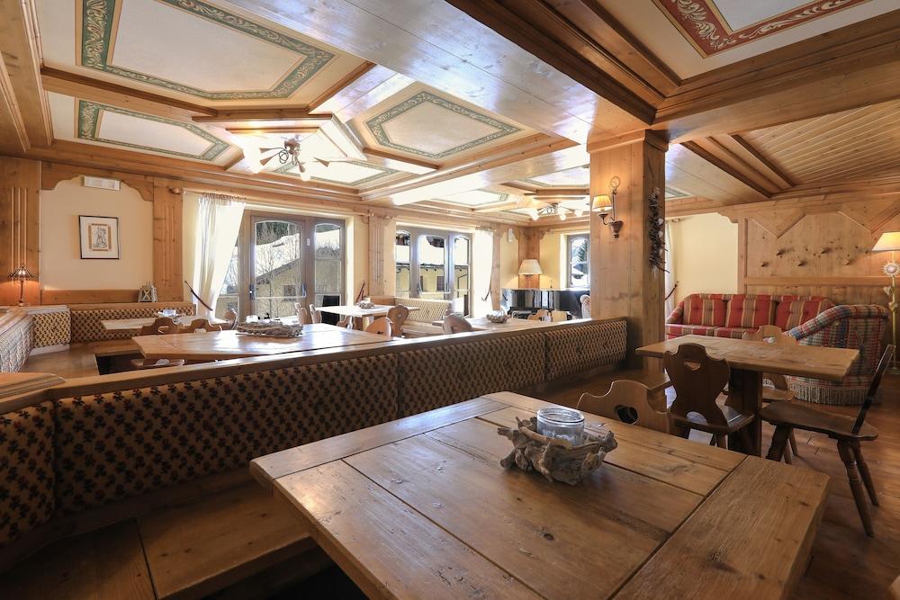 Hotel Perla Мадона ди Кампильо Екстериор снимка