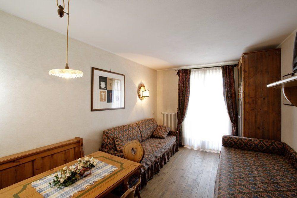 Hotel Perla Мадона ди Кампильо Екстериор снимка