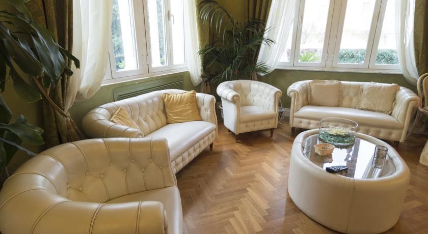 Hotel Perla Мадона ди Кампильо Екстериор снимка