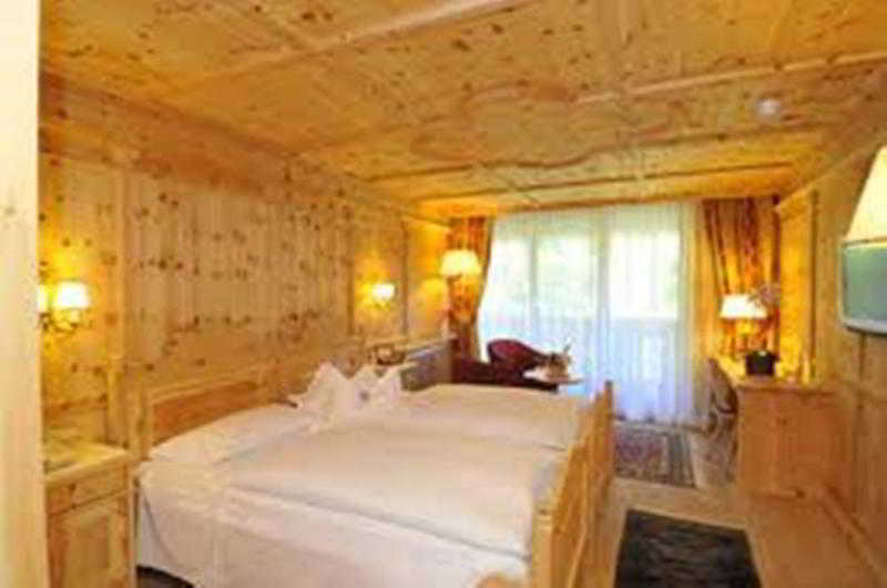 Hotel Perla Мадона ди Кампильо Екстериор снимка