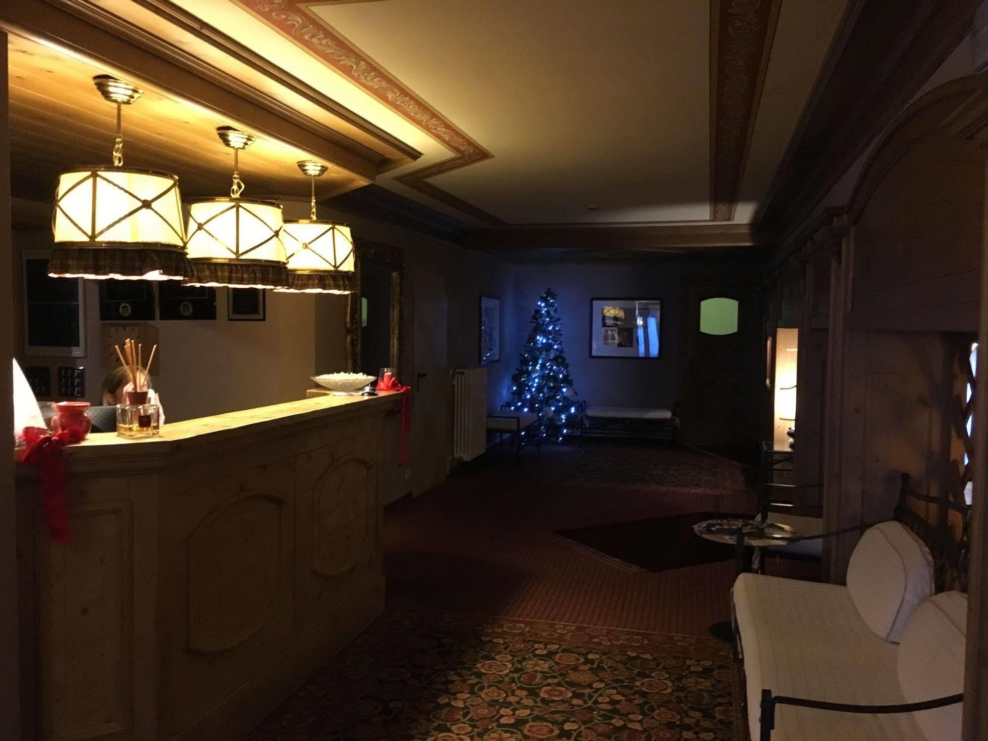 Hotel Perla Мадона ди Кампильо Екстериор снимка