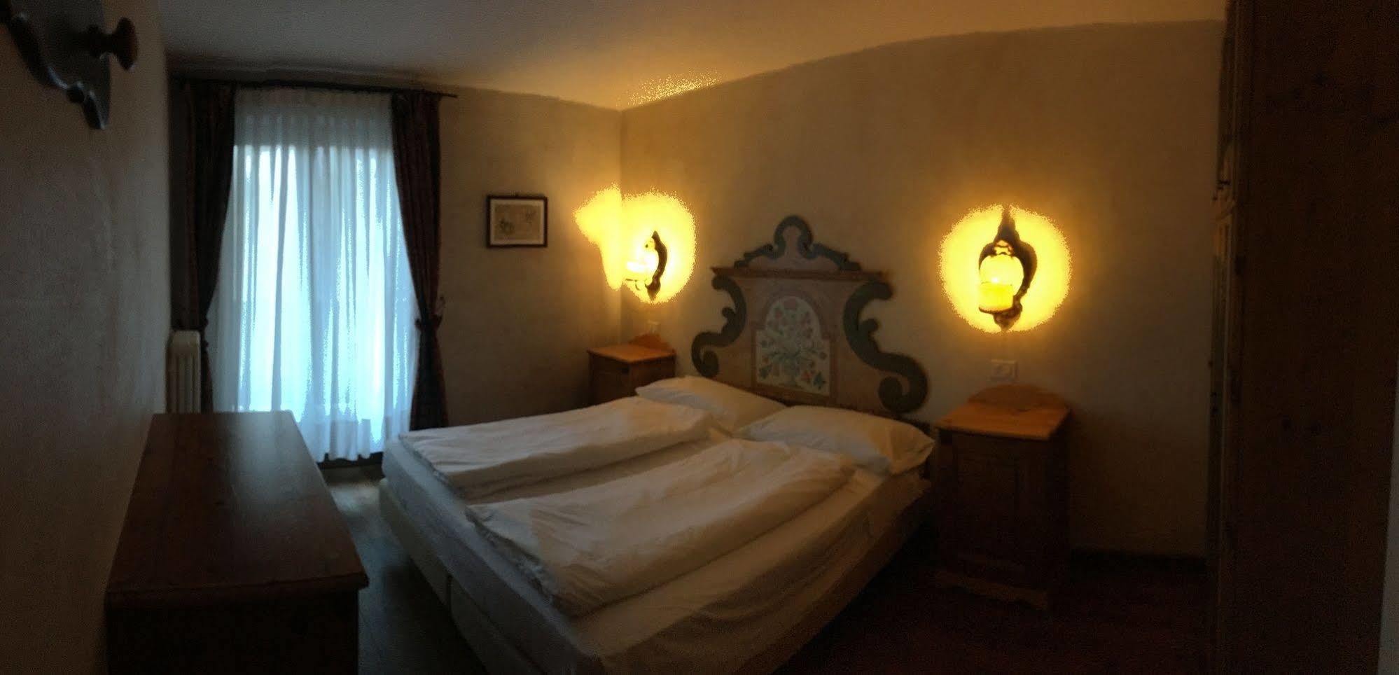 Hotel Perla Мадона ди Кампильо Екстериор снимка