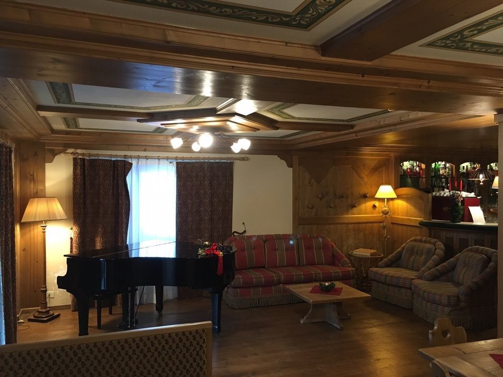 Hotel Perla Мадона ди Кампильо Екстериор снимка