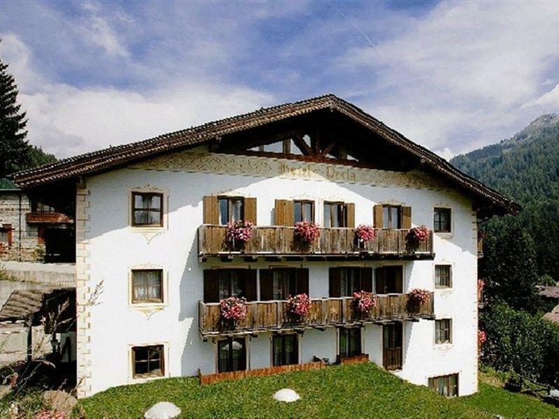 Hotel Perla Мадона ди Кампильо Екстериор снимка
