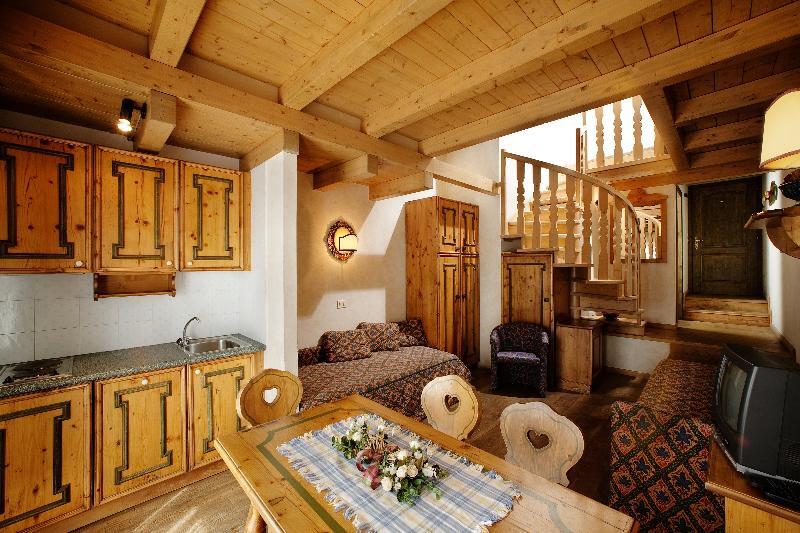Hotel Perla Мадона ди Кампильо Екстериор снимка