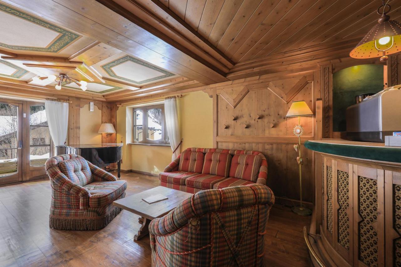 Hotel Perla Мадона ди Кампильо Екстериор снимка