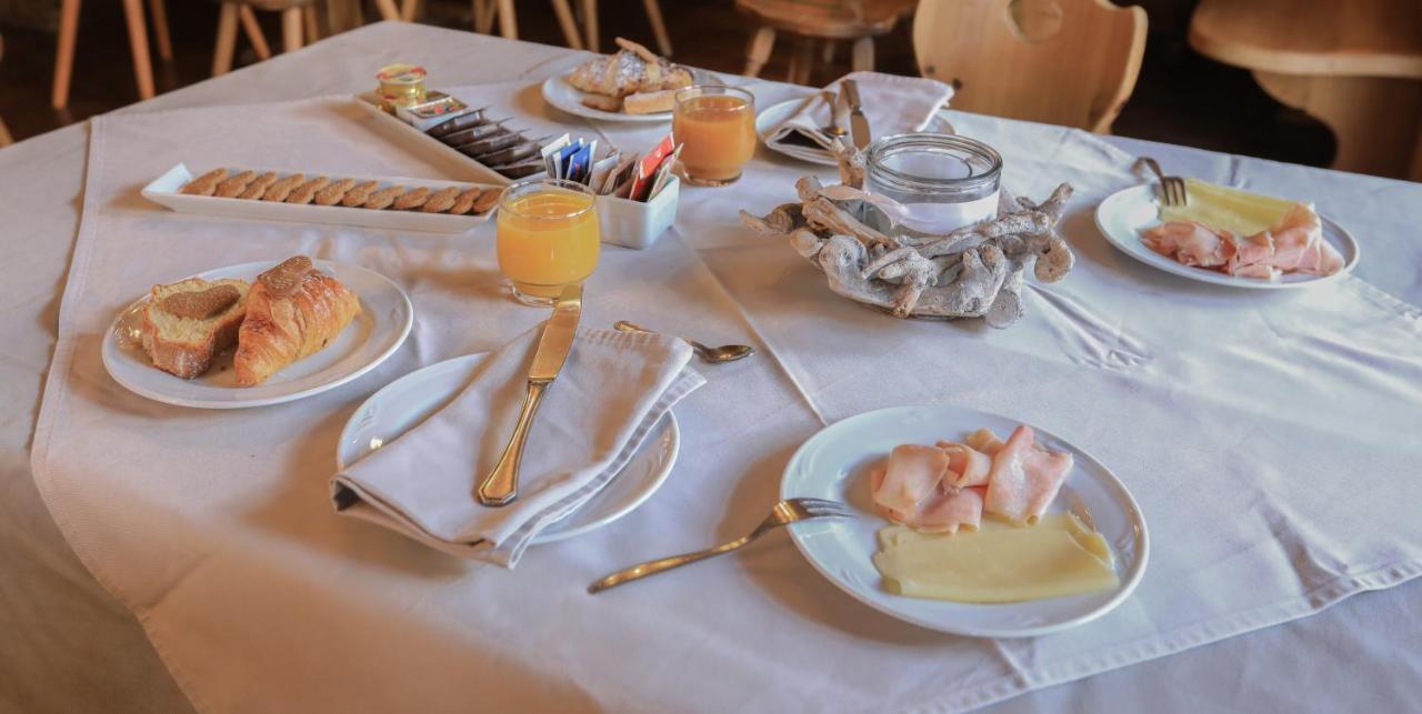 Hotel Perla Мадона ди Кампильо Екстериор снимка