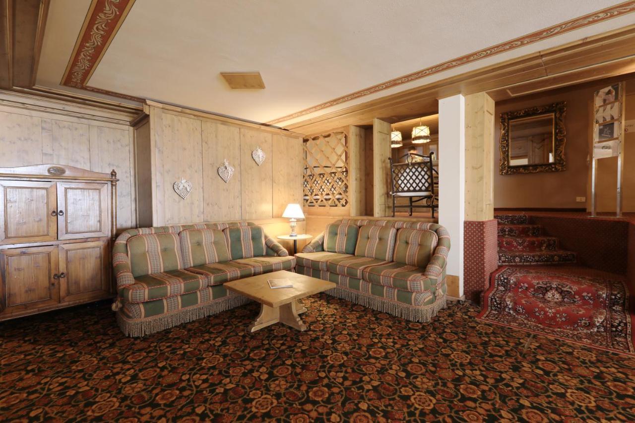Hotel Perla Мадона ди Кампильо Екстериор снимка